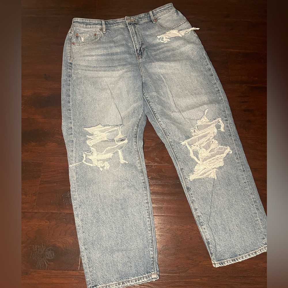 American Eagle- Highest rise 90s Boyfriend jean